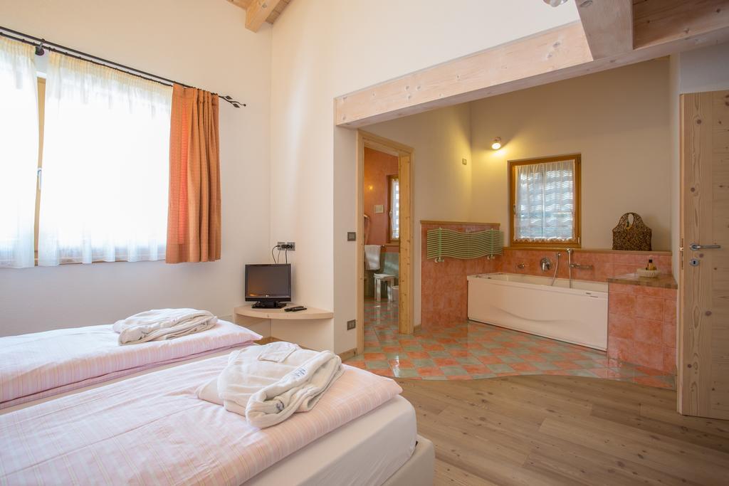 Castelir Suite Hotel Panchia Δωμάτιο φωτογραφία